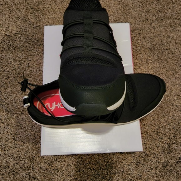 ✨️🍂🍁✨️Ryka women's size 12 M athletic shoes black. Fall Walks, supportive. - Picture 9 of 10